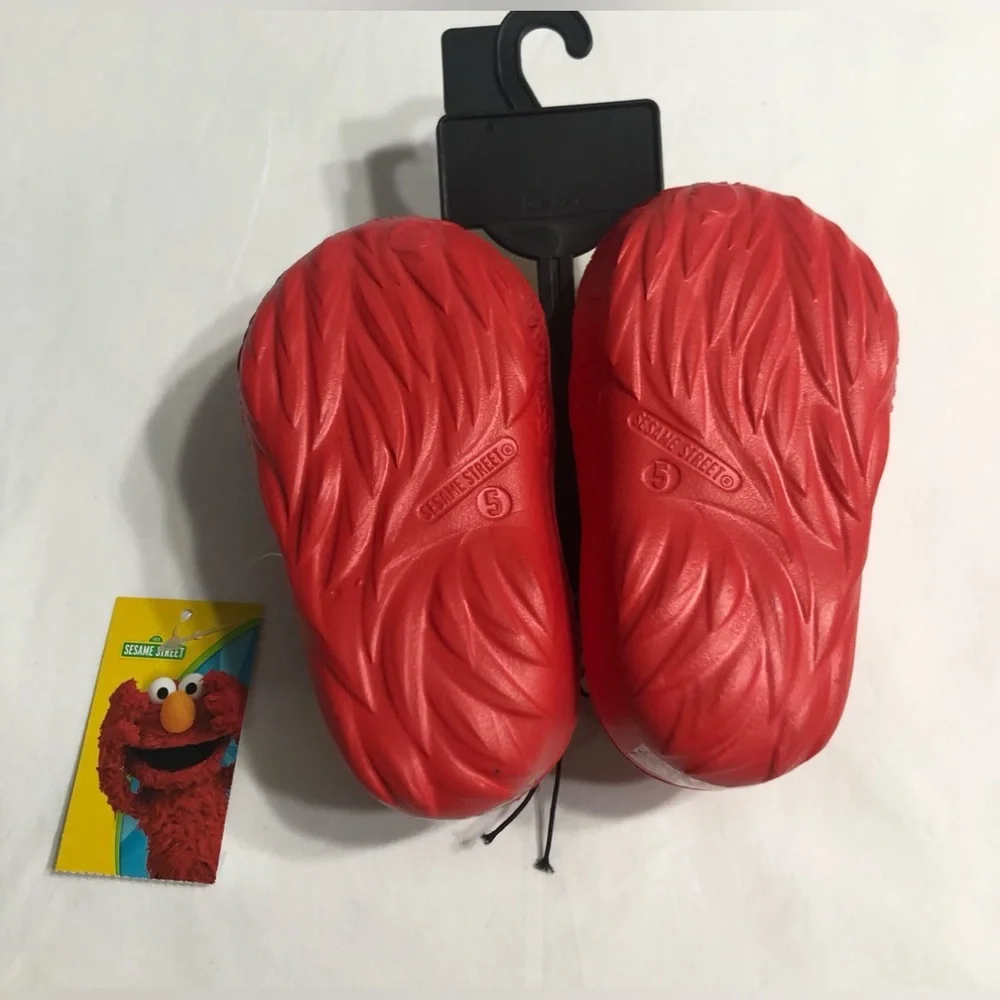 Sesame Street baby’s boy Elmo Slip on clog red. Size 5